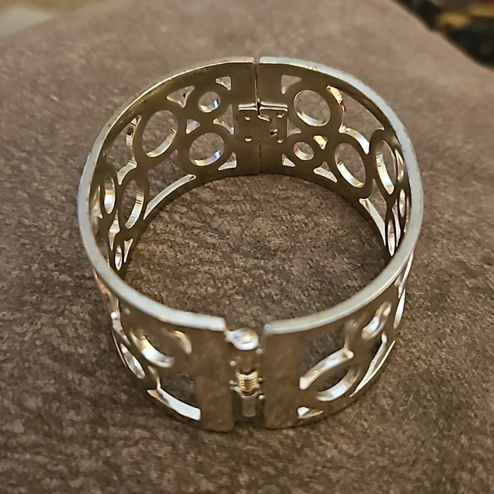 Vintage bracelet about
